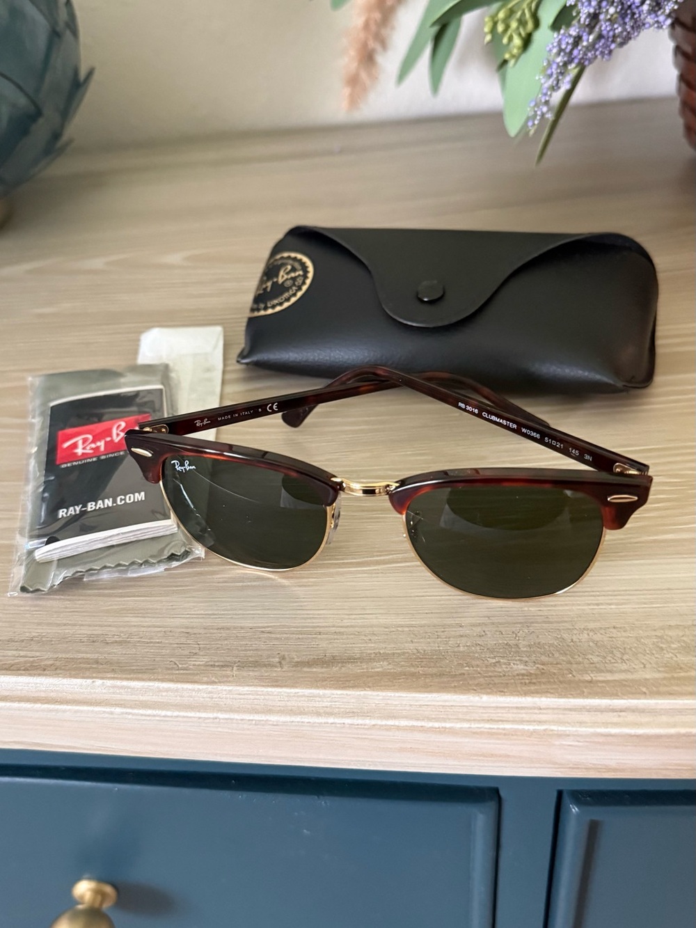 Iconic Ray-Ban Clubmaster Classic Sunglasses - Brown/Gold New